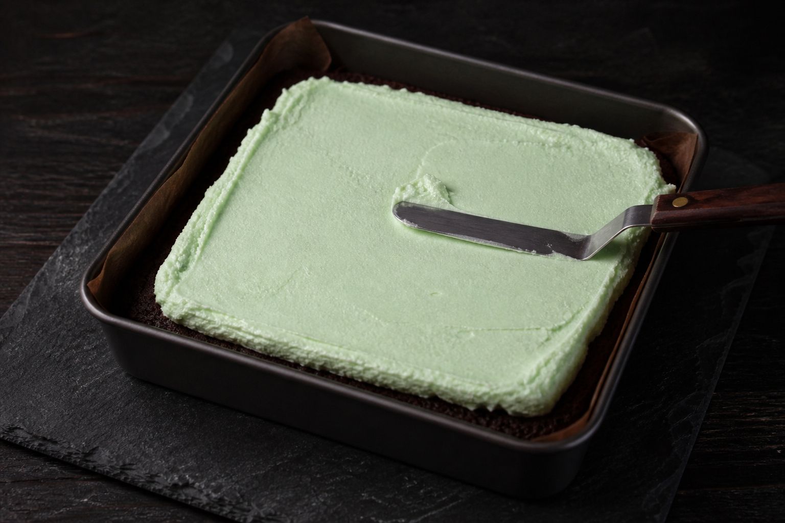 Mint-brownies, trin 5: pisk mynte-buttercreamen